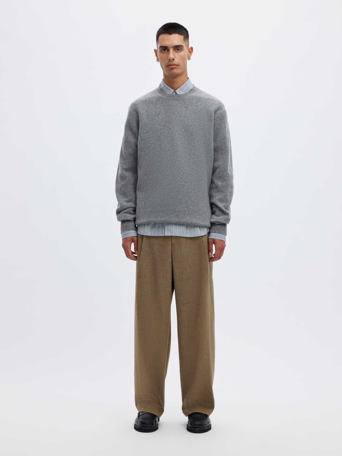 model_shot-front_full
